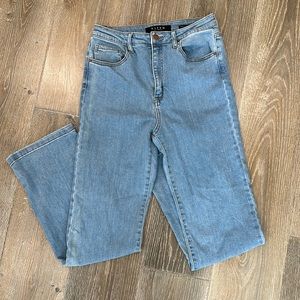 NEW Soft stretchy Risen LA straight leg highrise jeans